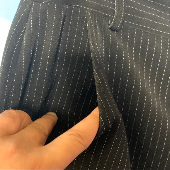 Larry Levine- Black Pinstriped Dress Capri size 12 - Picture 4 of 12